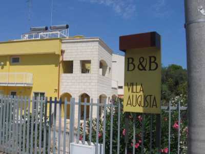 Anche Villa Augusta, sorta nel 2008 su strada Pezze del Sole nacque per intercettare un turismo �alternativo�. �Accoglievo i parenti dei pazienti ricoverati all�ospedale Mater Dei�, sottolinea il gestore Pasquale 